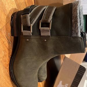 Sorel Lolla peat moss booties